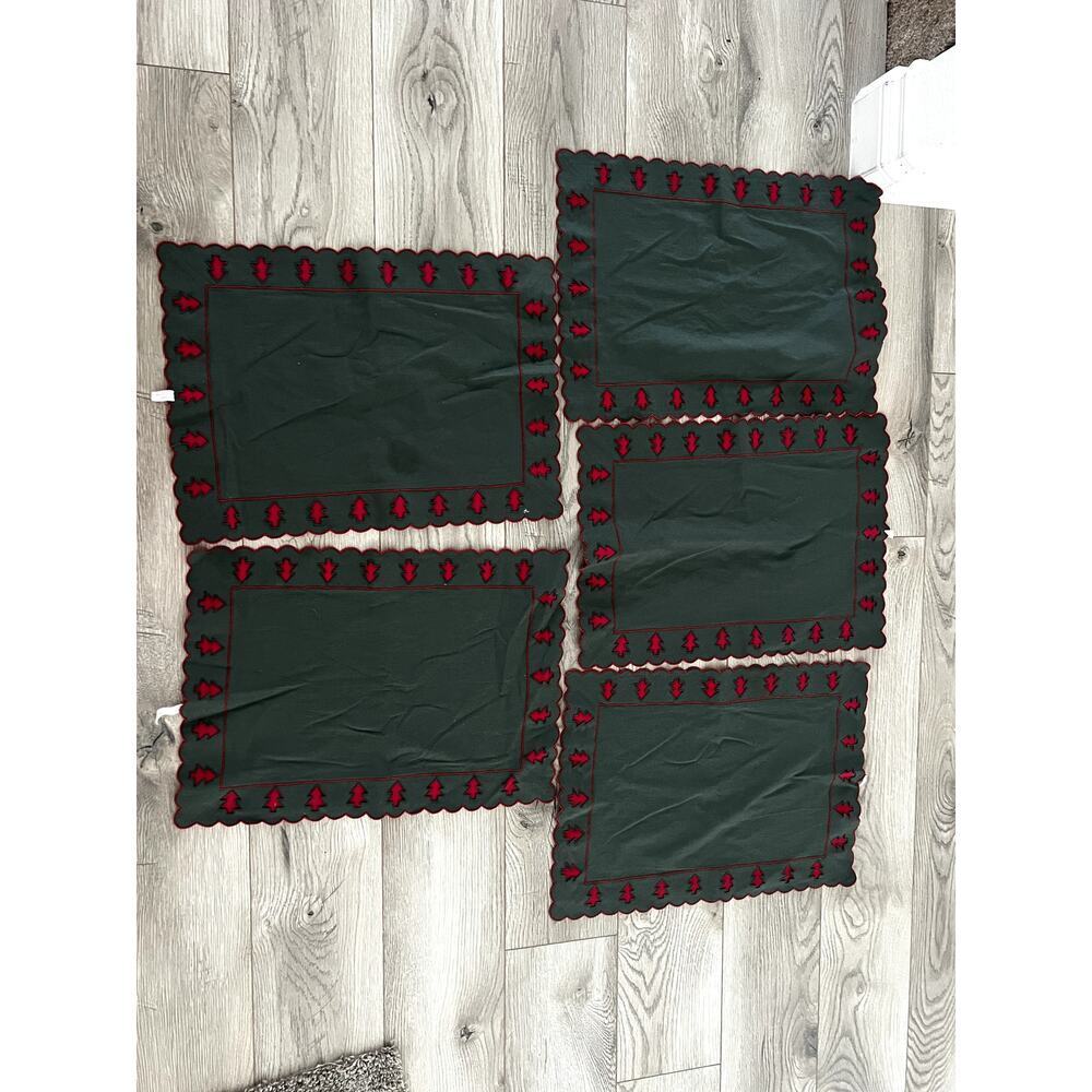 Set of 5 Christmas placemats with cutouts of Christmas trees country cottage